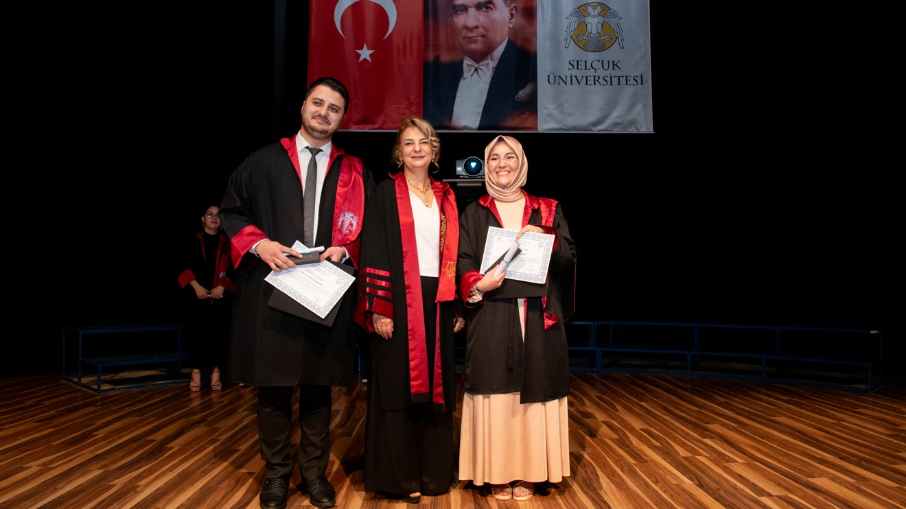 Selçuk Üniversitesinde genç hekimler diplomalarına kavuştu